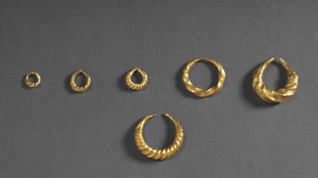 フランス、フレンラメールのジュエリー、ゴールド